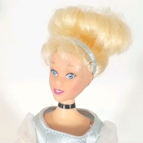 Disney Collection Cinderella Poseable Doll - Picture 3 of 8